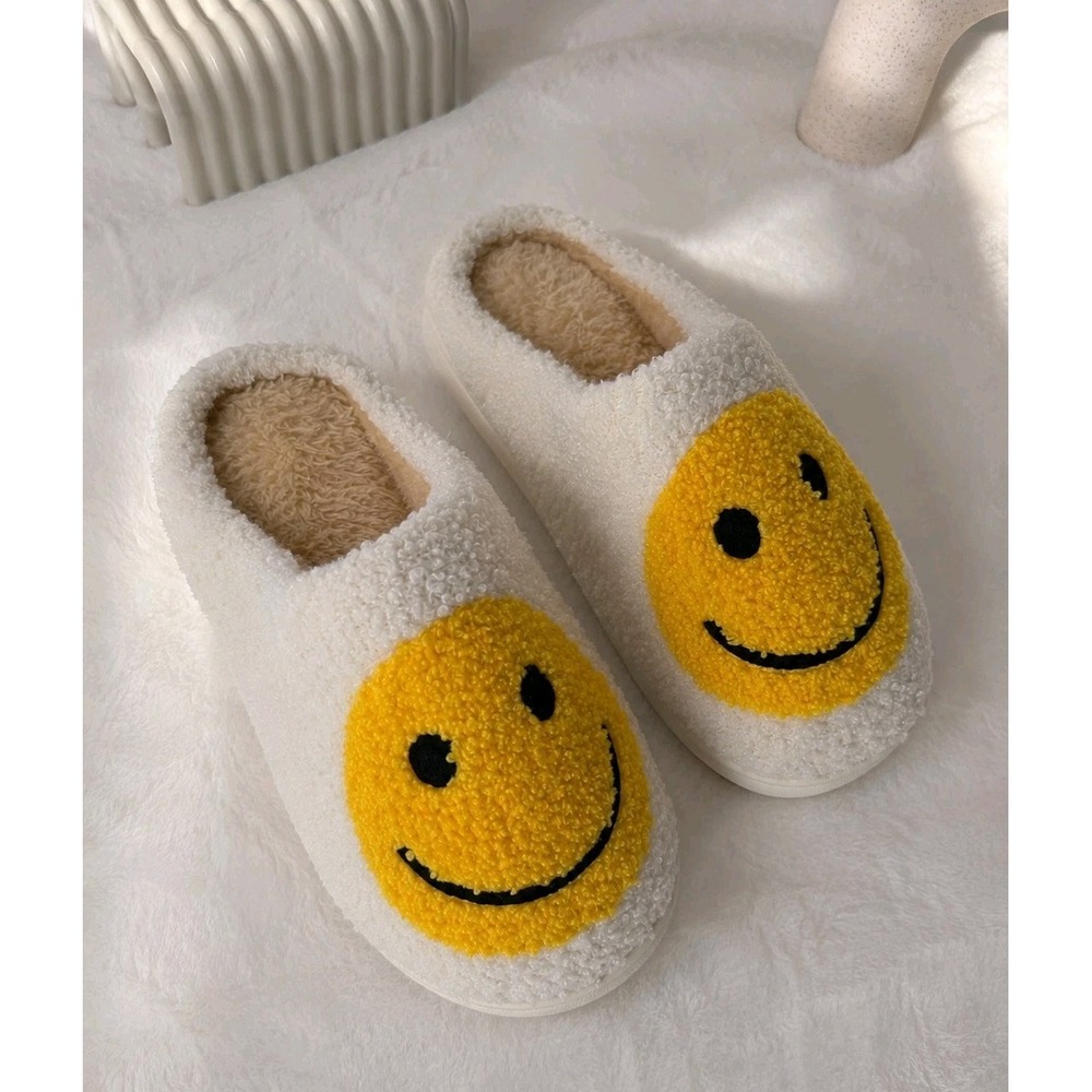 Smiley Face Plush Slippers Women's 5-6 White Yellow Cozy Soft House Indoor Shoes